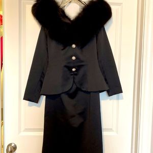 Cocktail suit with faux fur collar